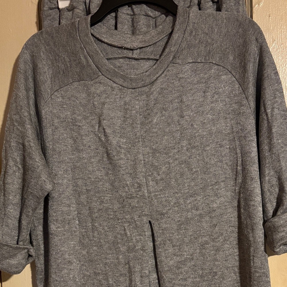Women’s 2 pce pant set L/XL the top is dramatic long tunic w-a high slit & pants